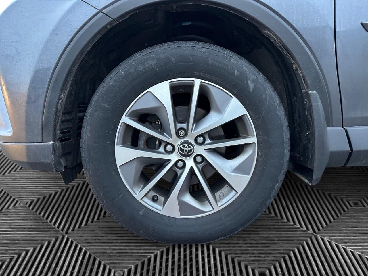 2018 Toyota RAV4 AWD Hybrid LE Photo