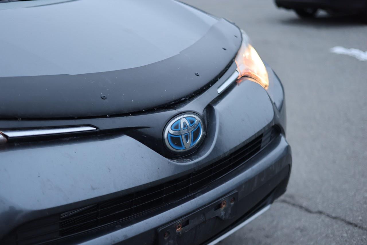 2018 Toyota RAV4 AWD Hybrid LE Photo