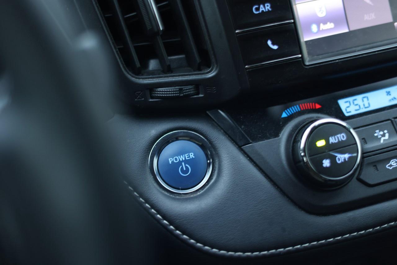 2018 Toyota RAV4 AWD Hybrid LE Photo