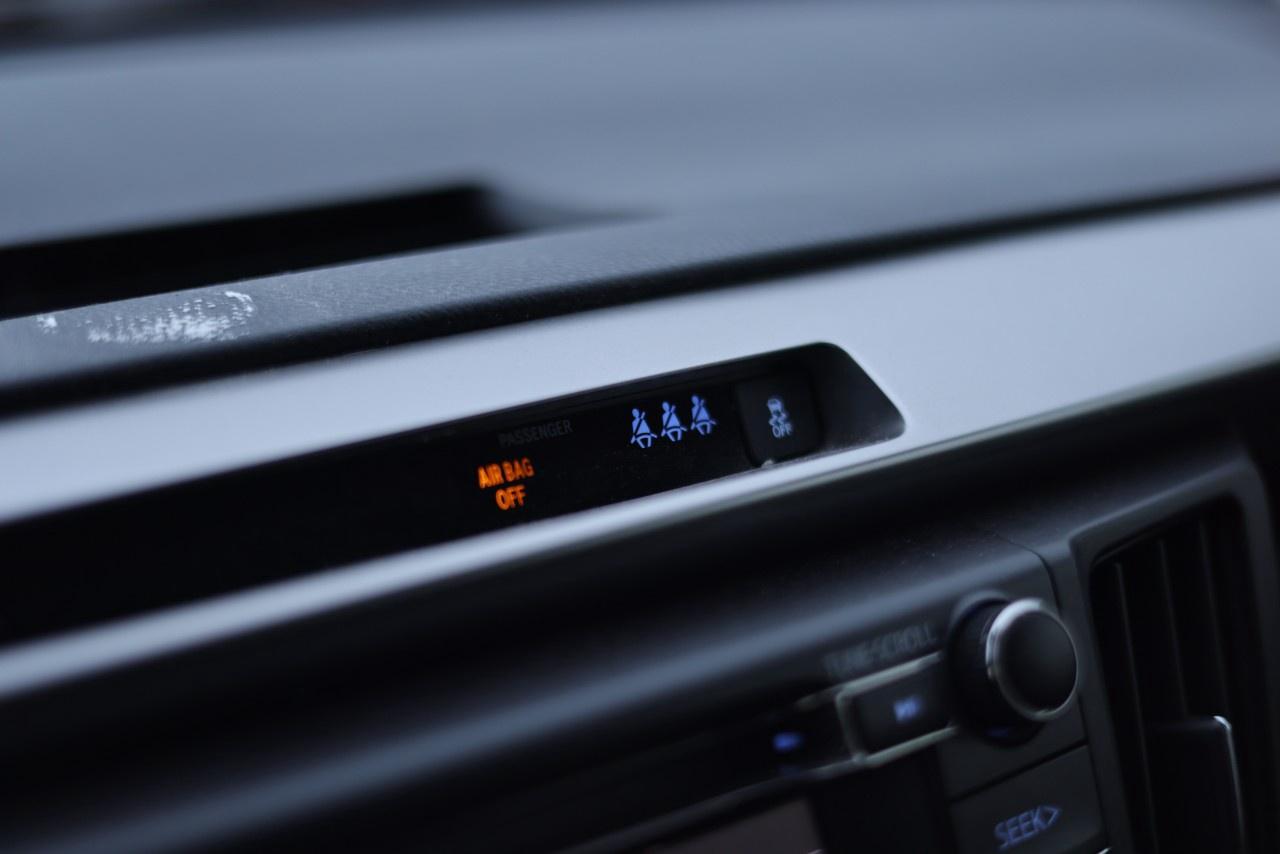 2018 Toyota RAV4 AWD Hybrid LE Photo