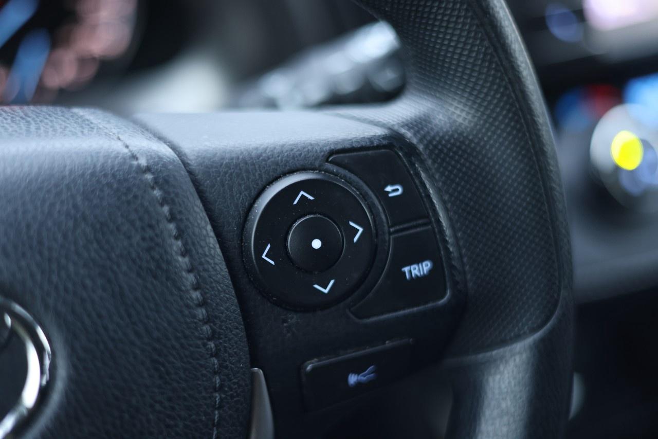 2018 Toyota RAV4 AWD Hybrid LE Photo