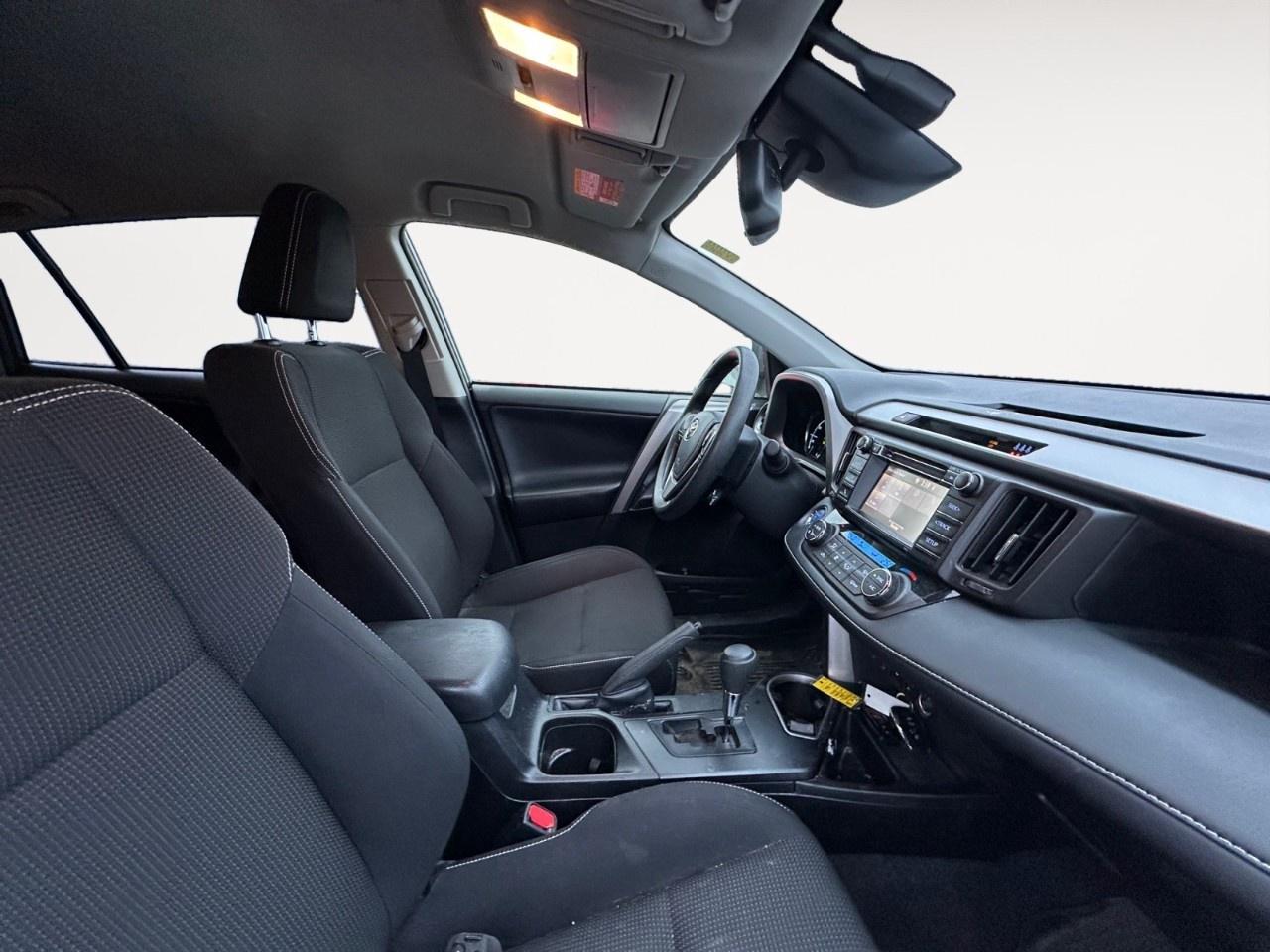 2018 Toyota RAV4 AWD Hybrid LE Photo