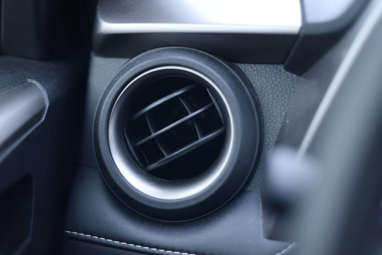 2018 Toyota RAV4 AWD Hybrid LE Photo