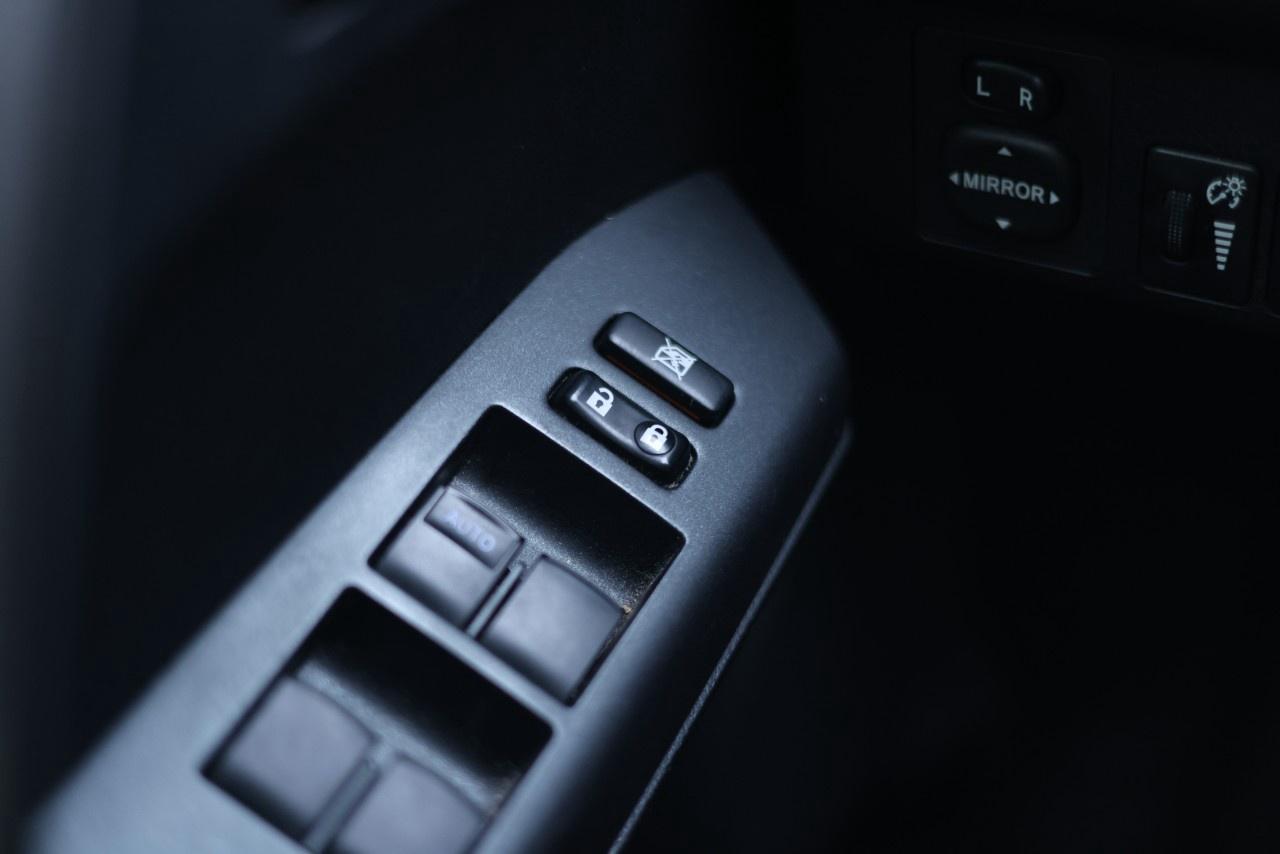 2018 Toyota RAV4 AWD Hybrid LE Photo