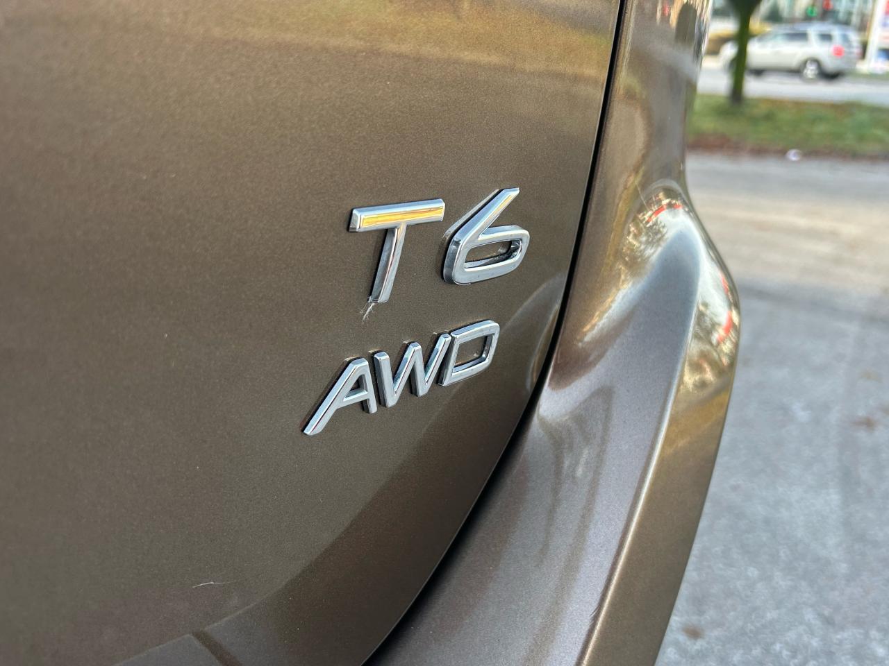 2017 Volvo XC60 T6 Drive-E Premier - Photo #17