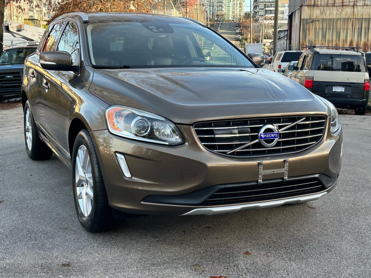 2017 Volvo XC60 T6 Drive-E Premier - Photo #6