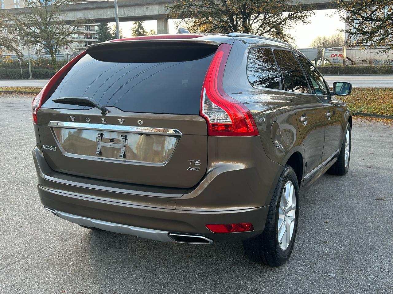 2017 Volvo XC60 T6 Drive-E Premier - Photo #8