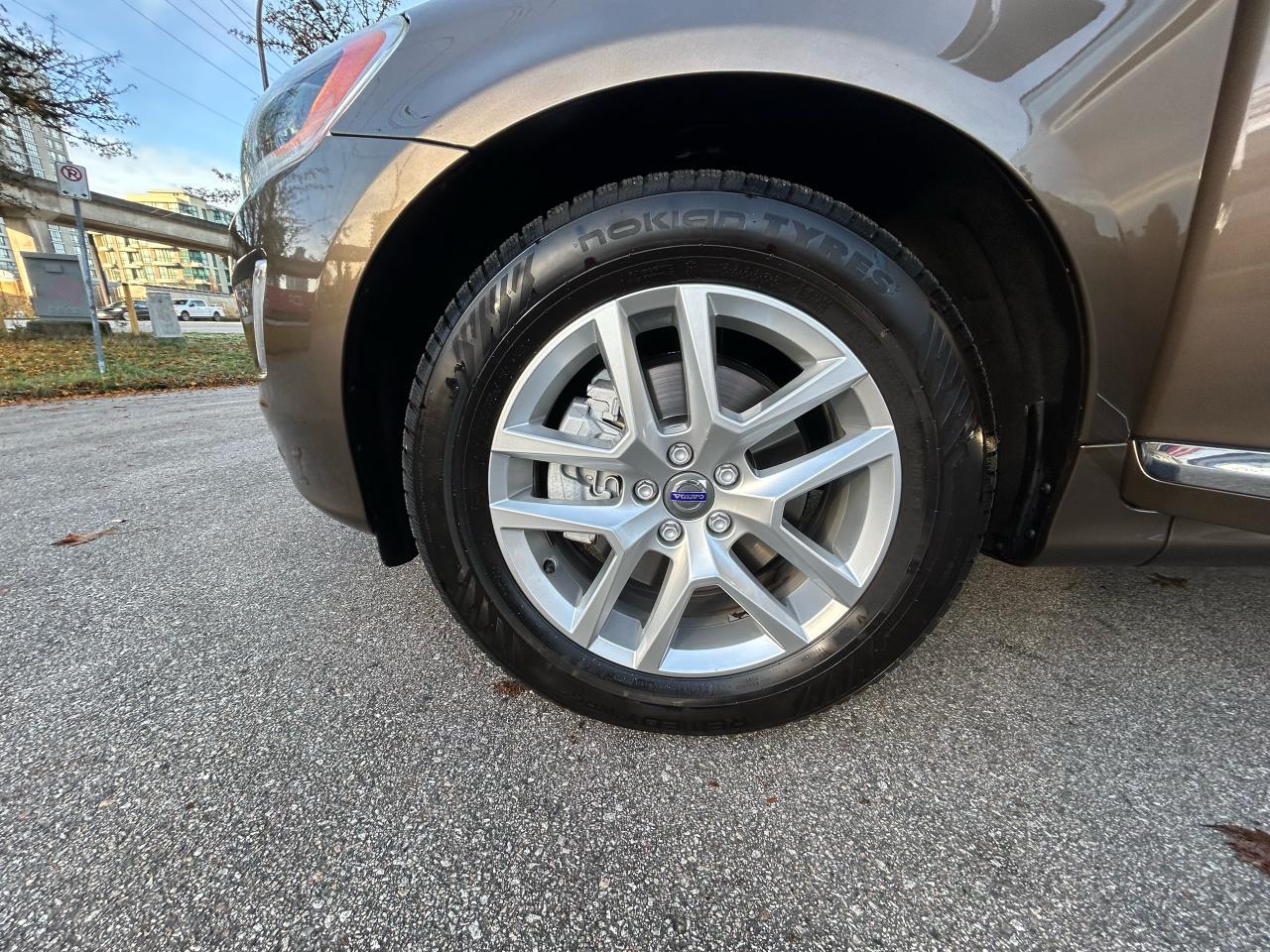 2017 Volvo XC60 T6 Drive-E Premier - Photo #16