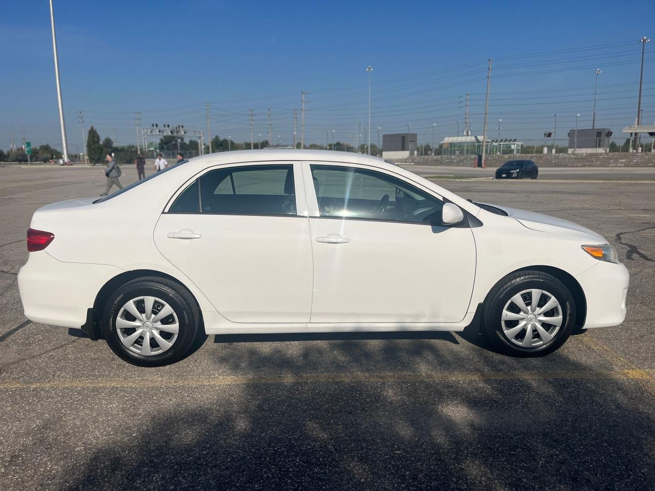 2013 Toyota Corolla CE Photo2