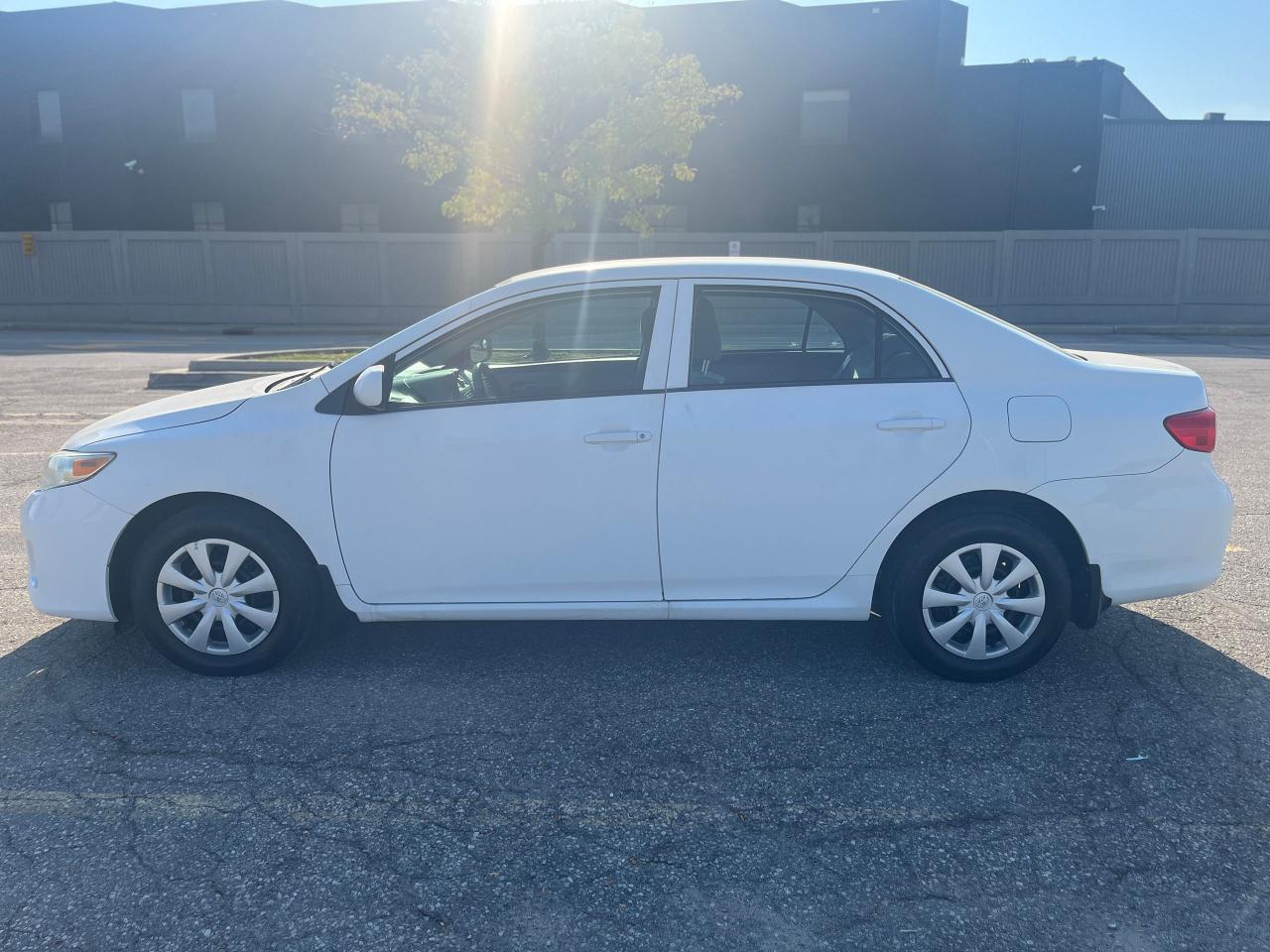 2013 Toyota Corolla CE Photo3