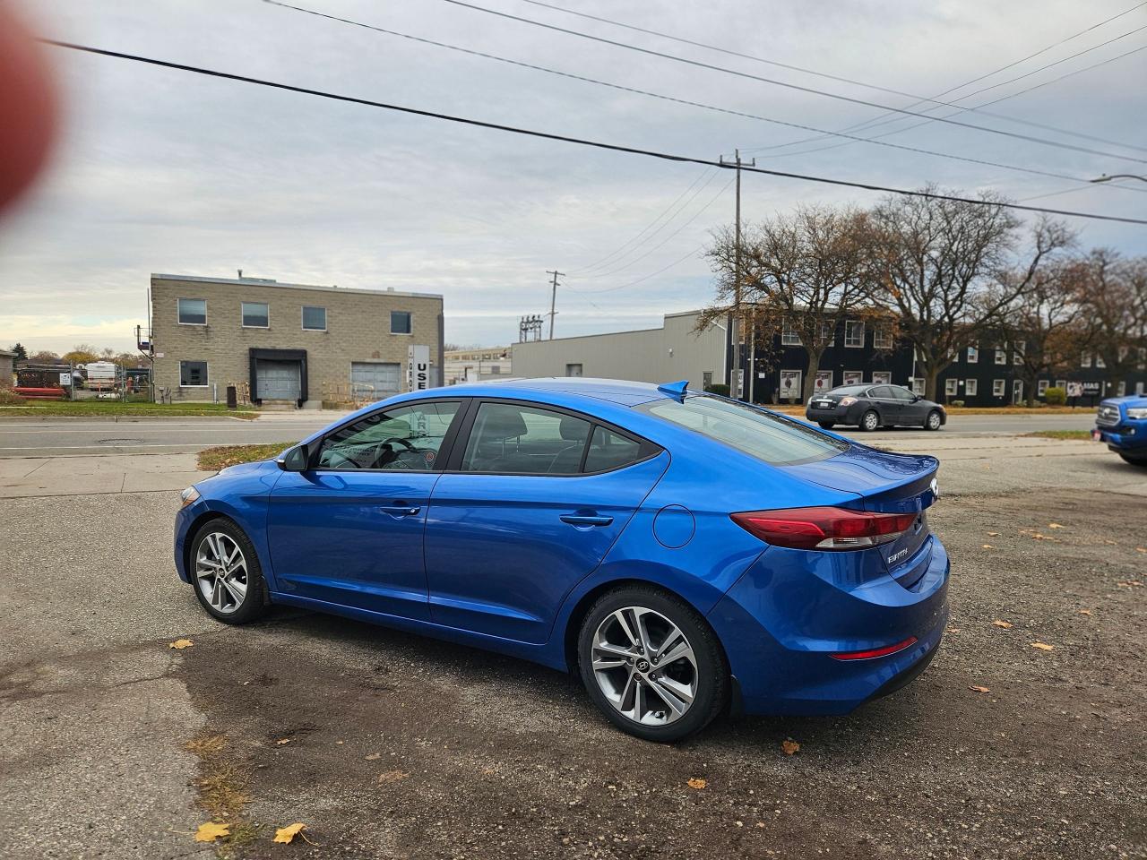 2018 Hyundai Elantra GLS Photo3
