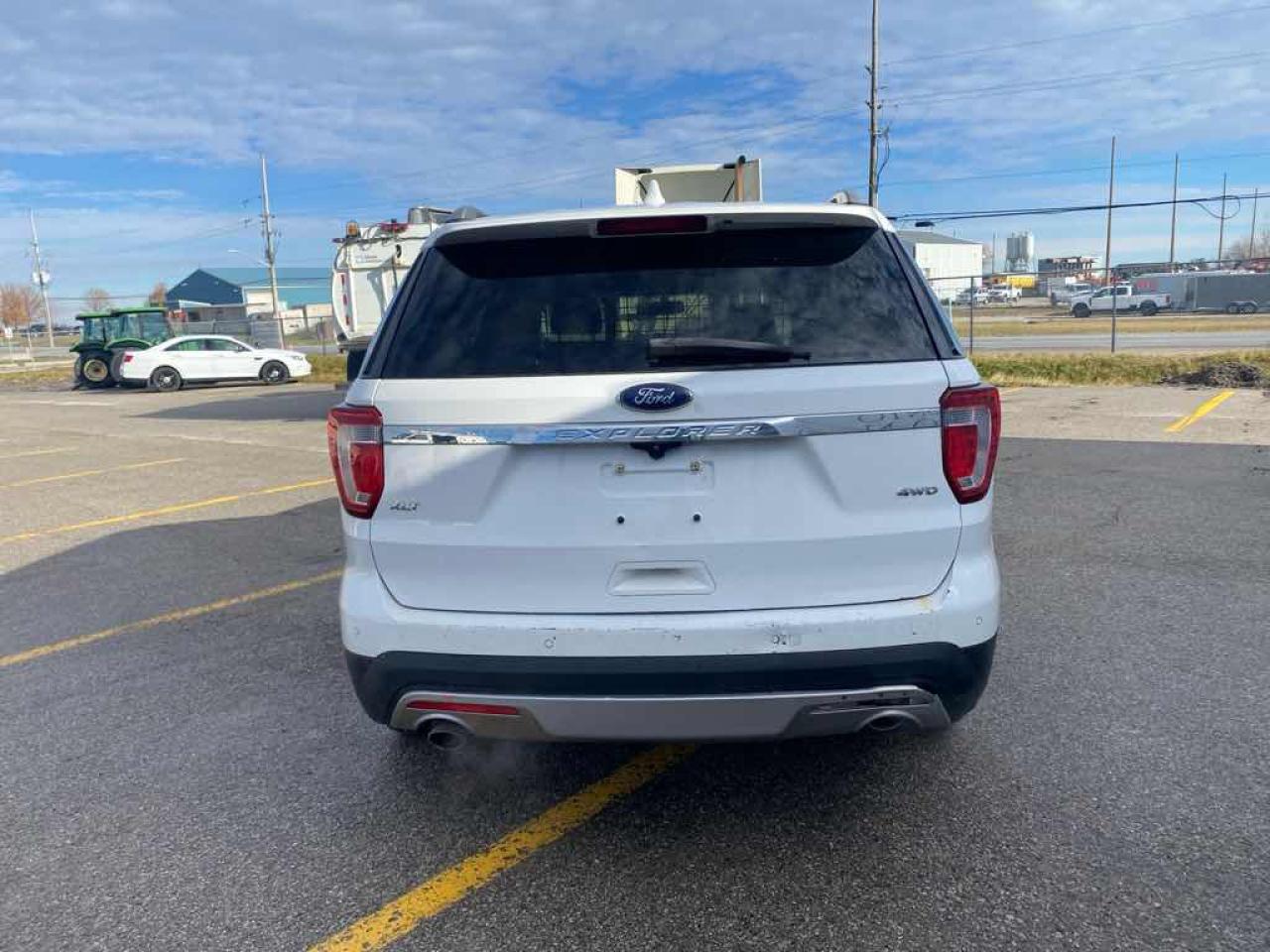 2017 Ford Explorer XLT - Photo #5