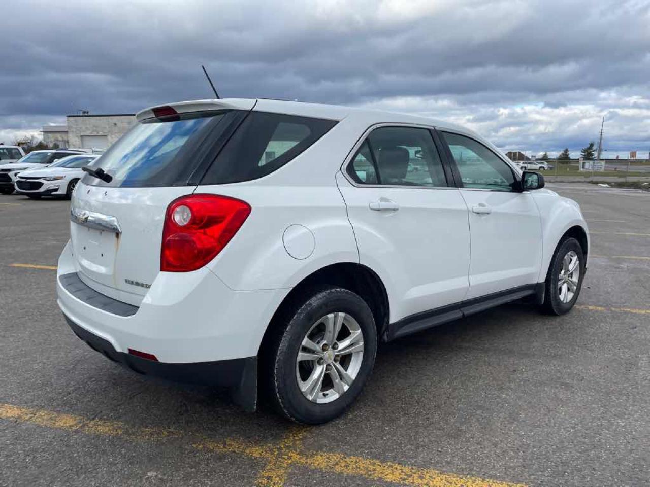2015 Chevrolet Equinox LS Photo3