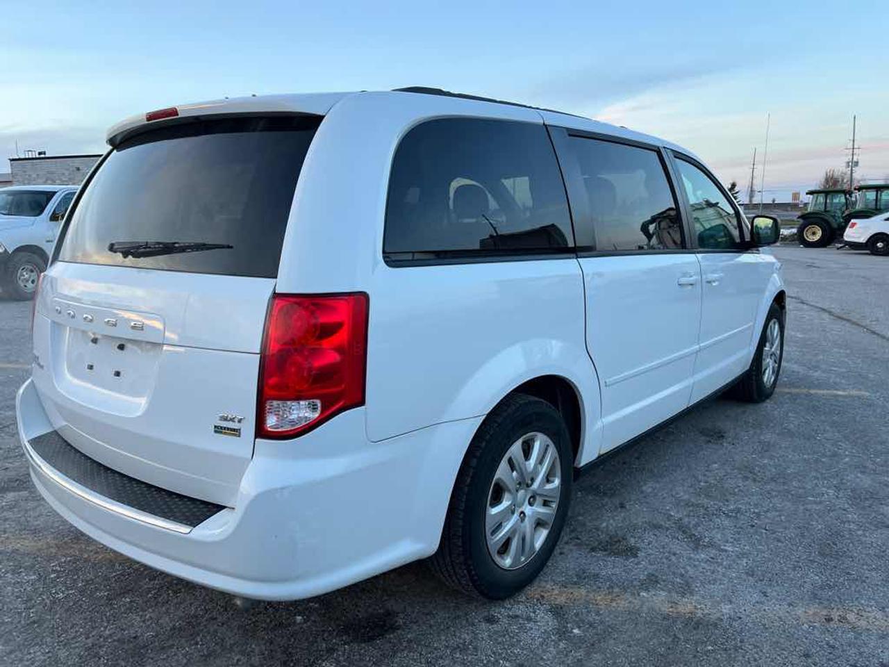 2017 Dodge Grand Caravan SE Photo3