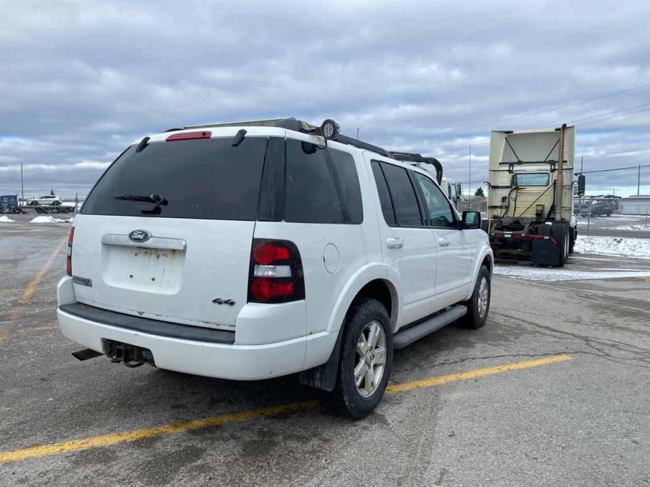 2010 Ford Explorer XLT - Photo #4