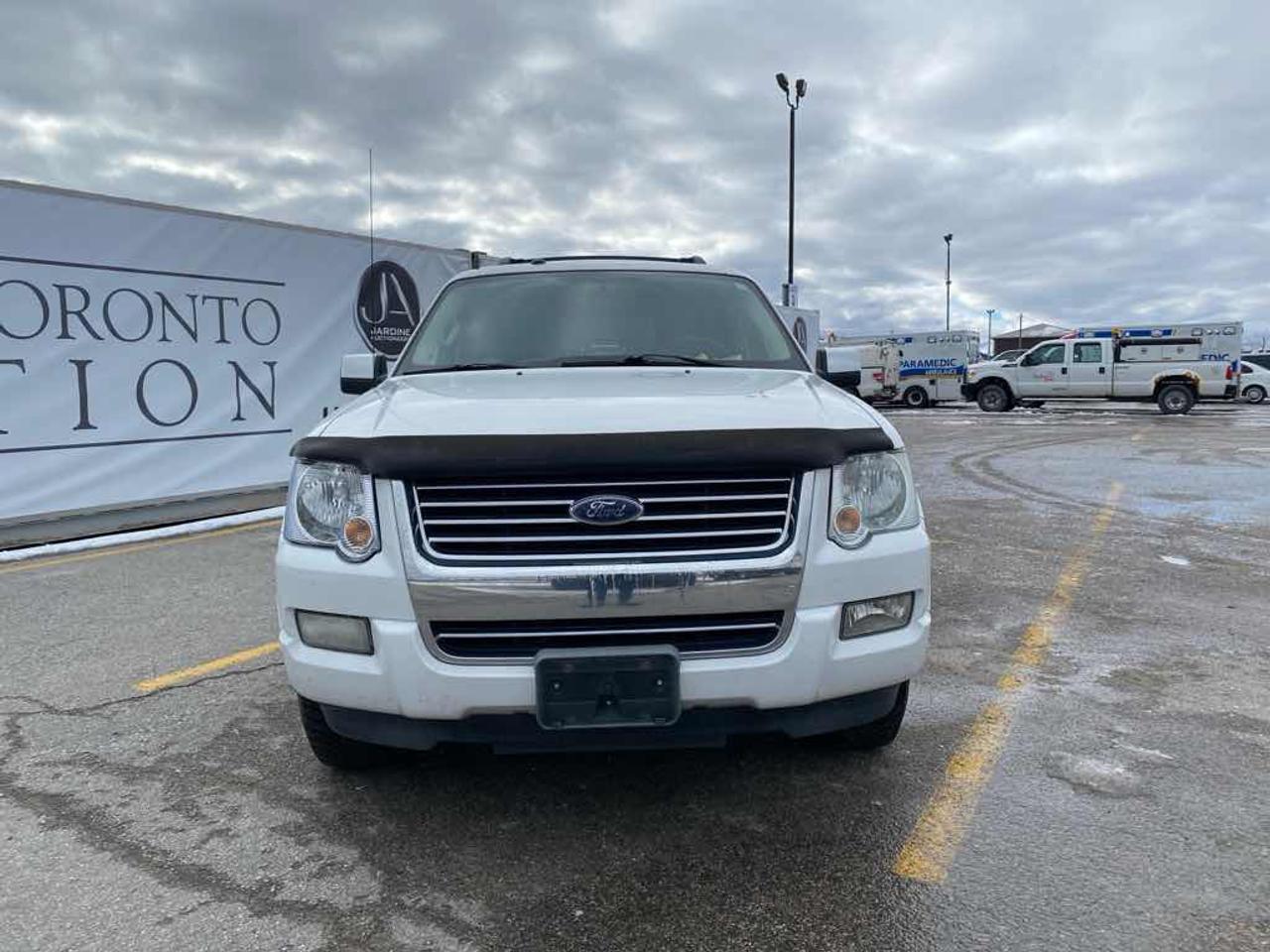 2010 Ford Explorer XLT Photo1