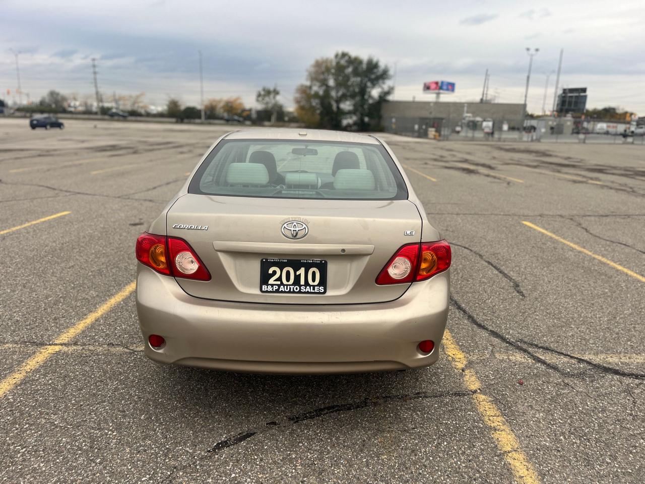 2010 Toyota Corolla LE Photo4