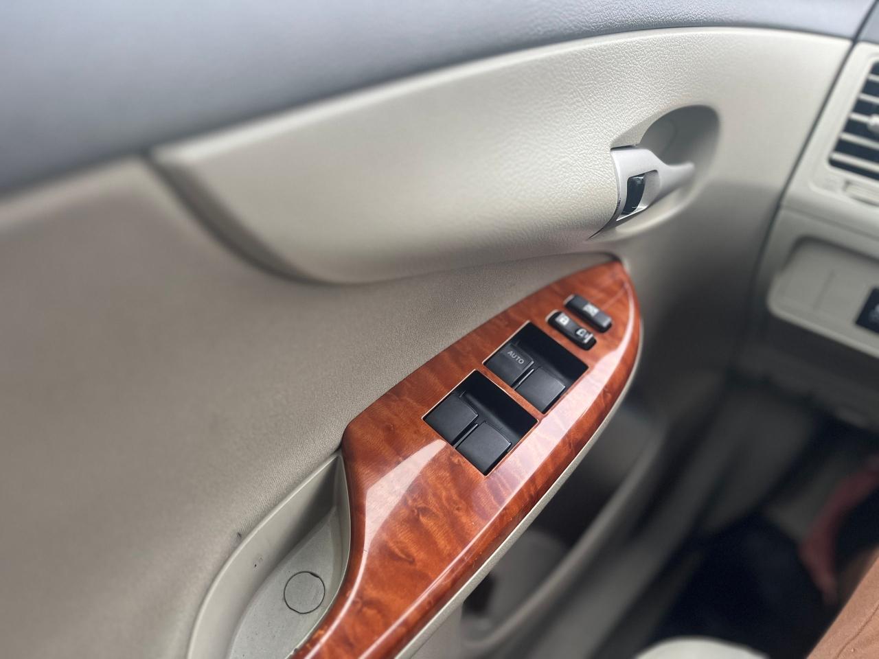 2010 Toyota Corolla LE Photo