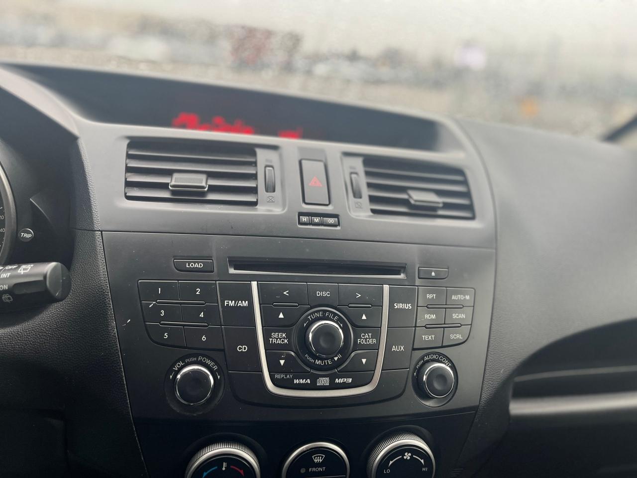 2012 Mazda MAZDA5 GS Photo