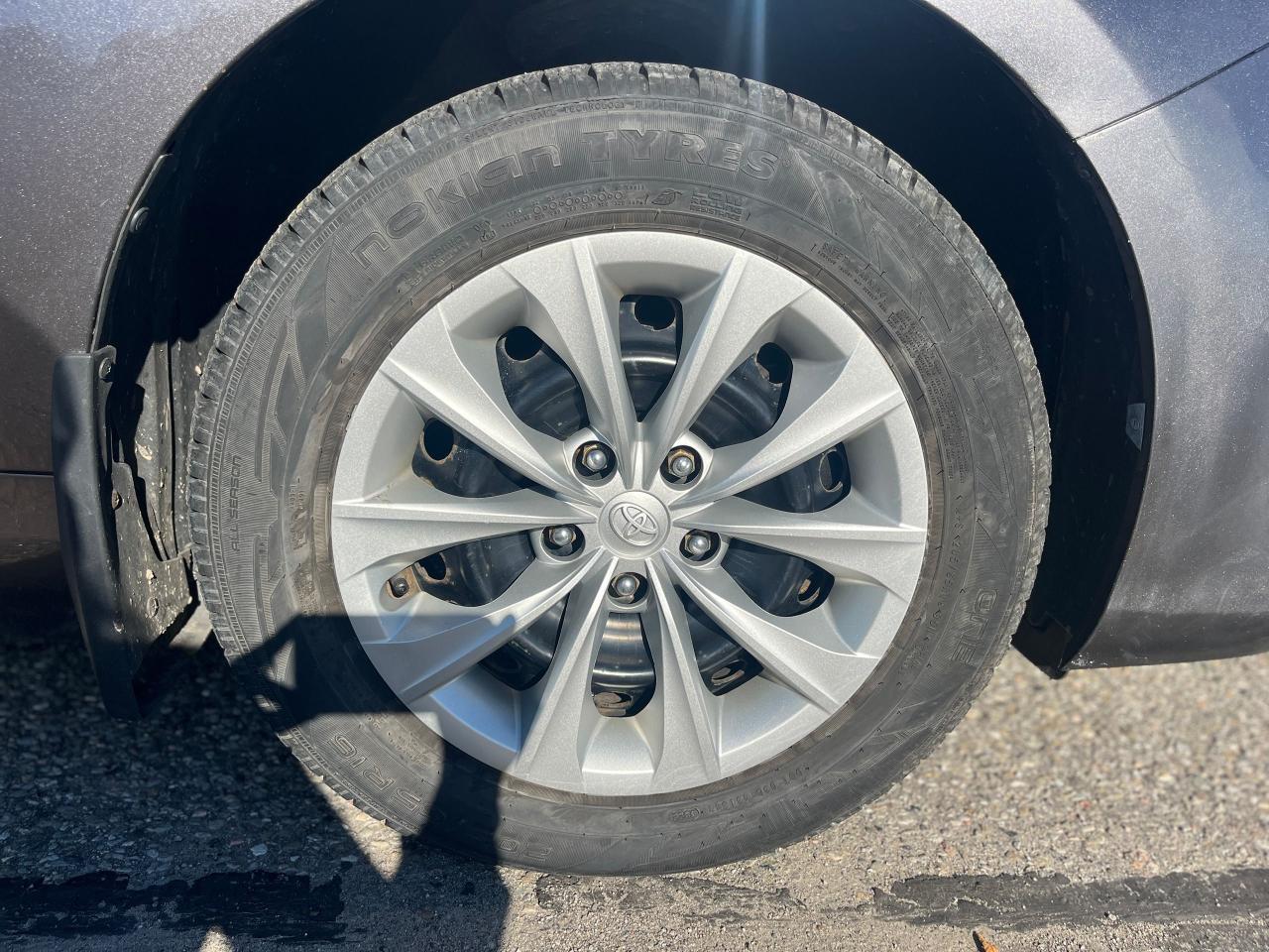 2015 Toyota Camry 4dr Sdn I4 Auto LE Photo