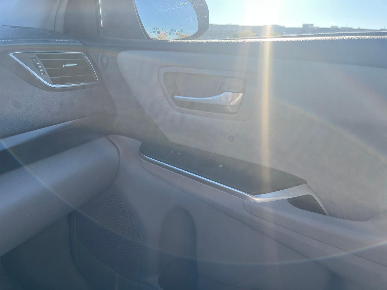 2015 Toyota Camry 4dr Sdn I4 Auto LE Photo