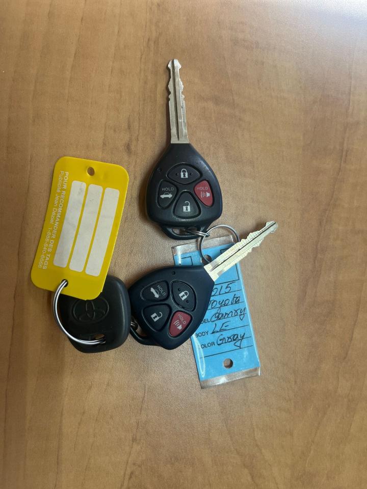 2015 Toyota Camry 4dr Sdn I4 Auto LE Photo