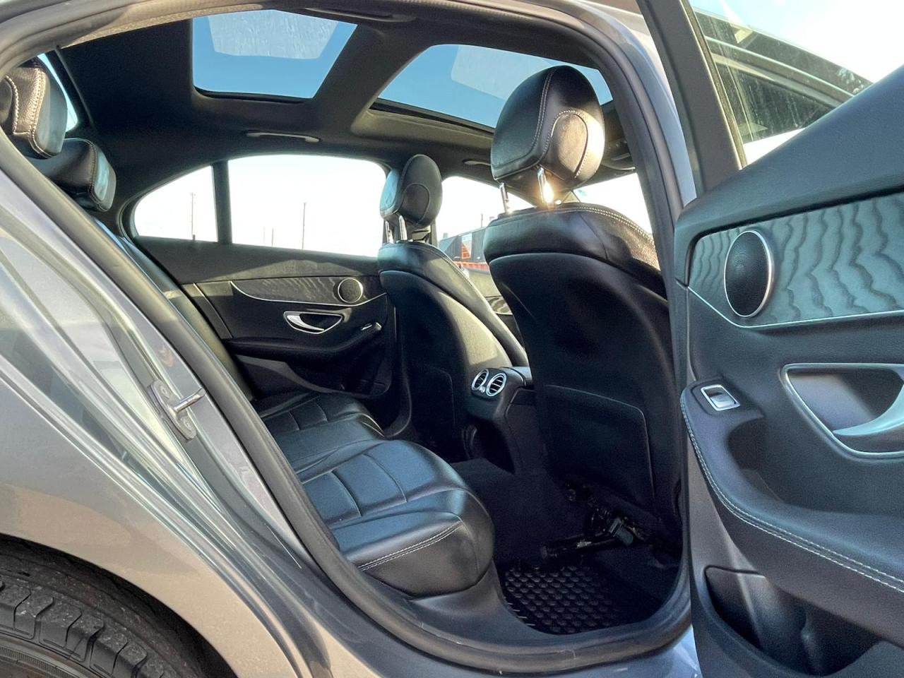 2018 Mercedes-Benz C-Class 4MATIC NO ACCIDENT CERTIFED NAVI BLIND SPOT PANOR - Photo #14