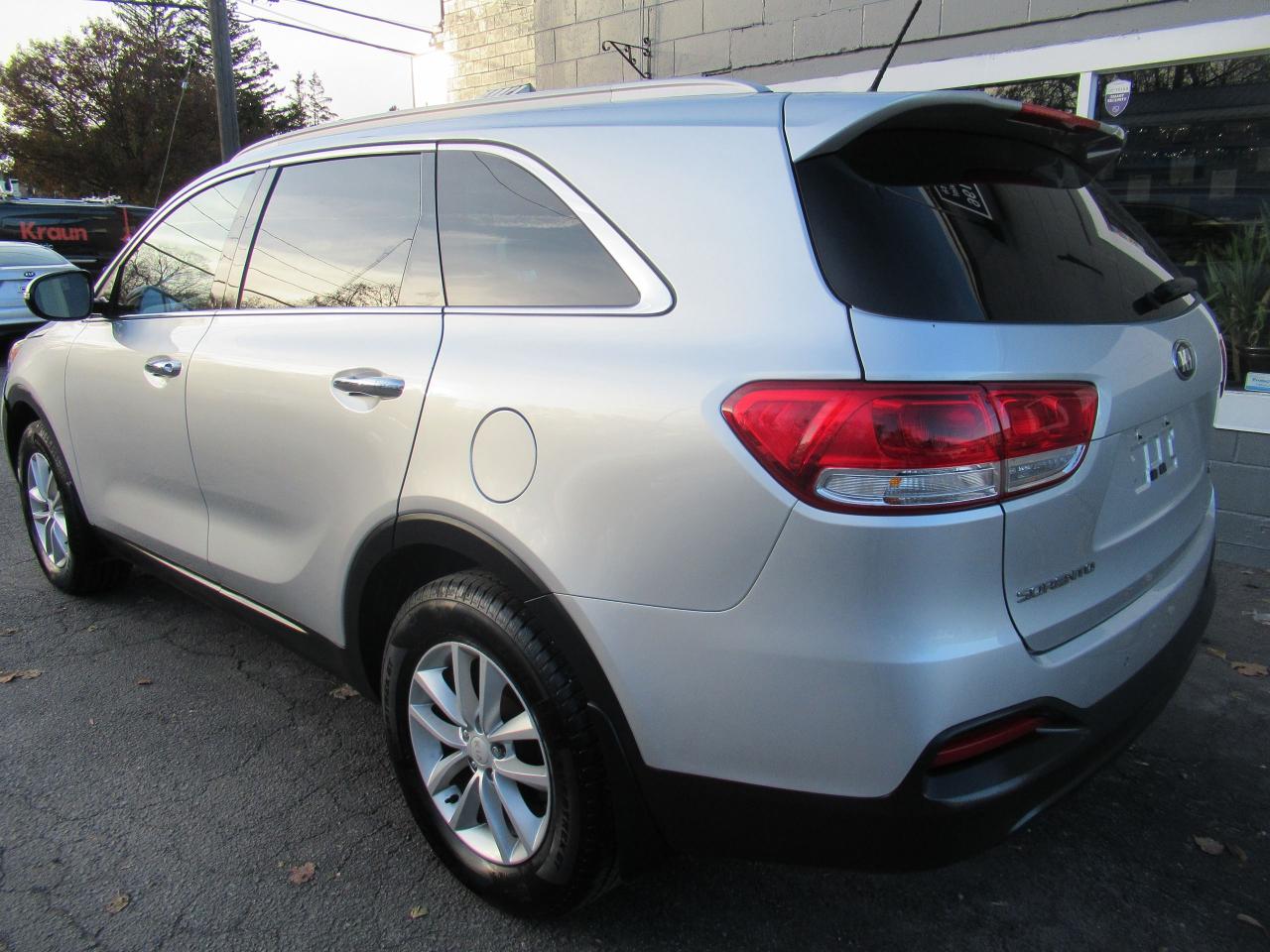 2017 Kia Sorento FWD 4DR LX Photo2