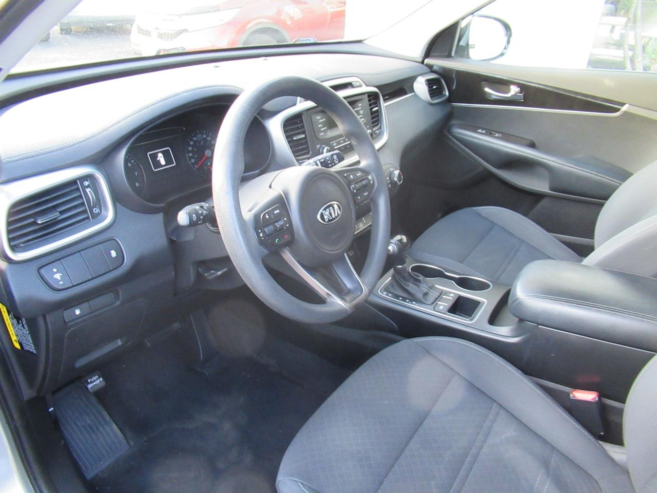 2017 Kia Sorento FWD 4DR LX Photo4