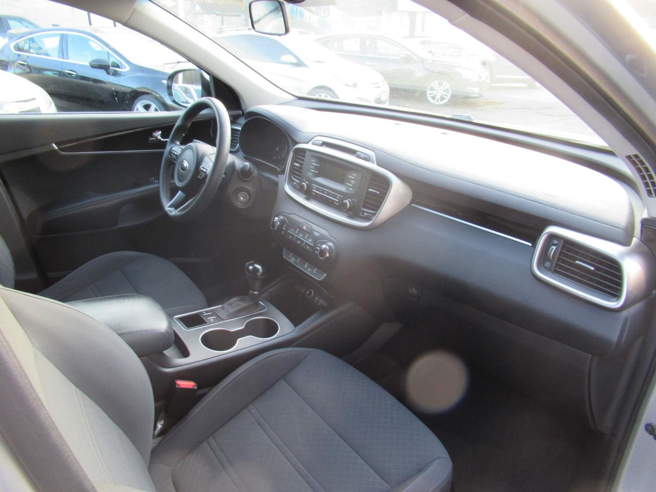 2017 Kia Sorento FWD 4DR LX - Photo #8