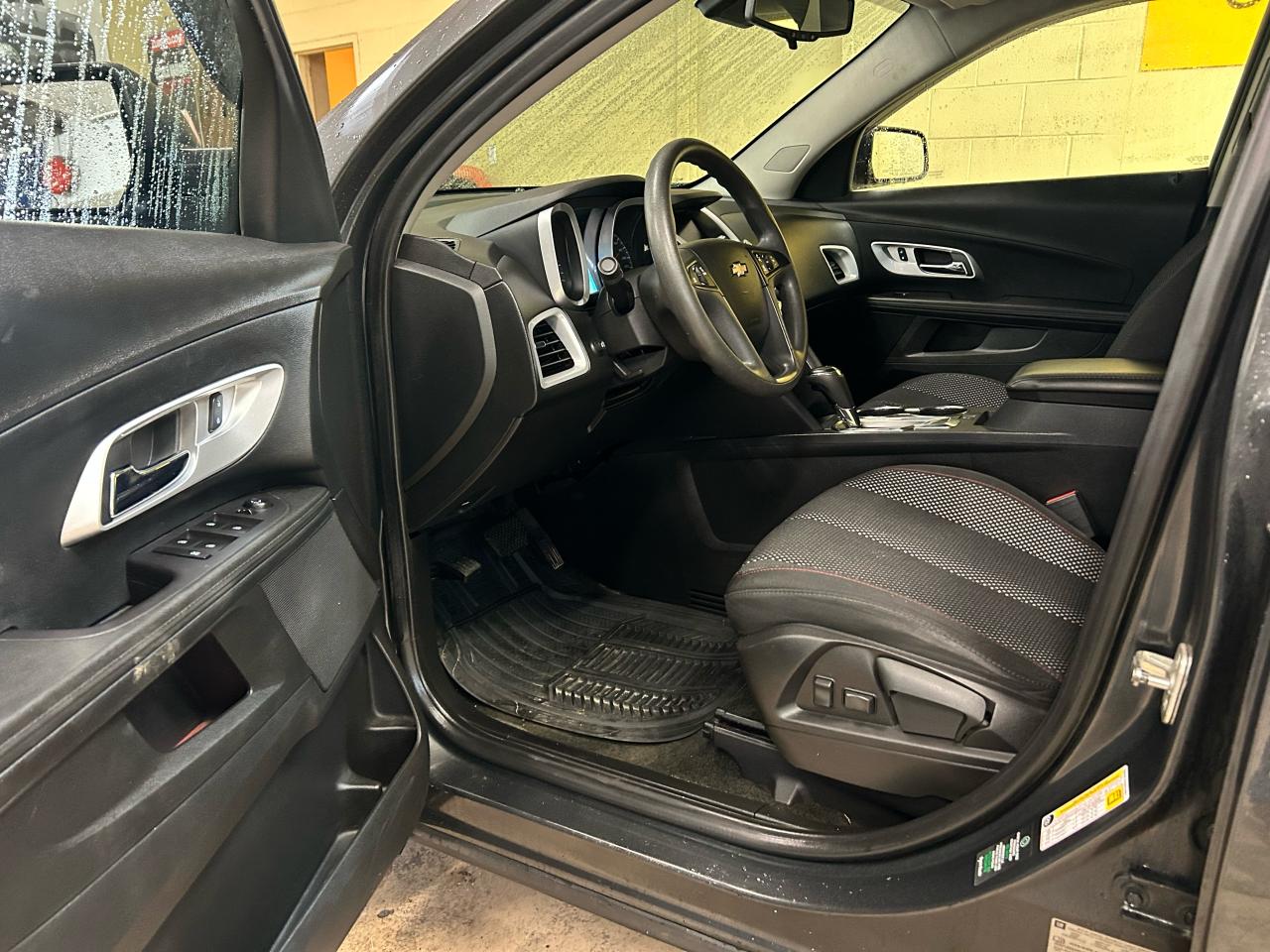 2017 Chevrolet Equinox LS - Photo #9