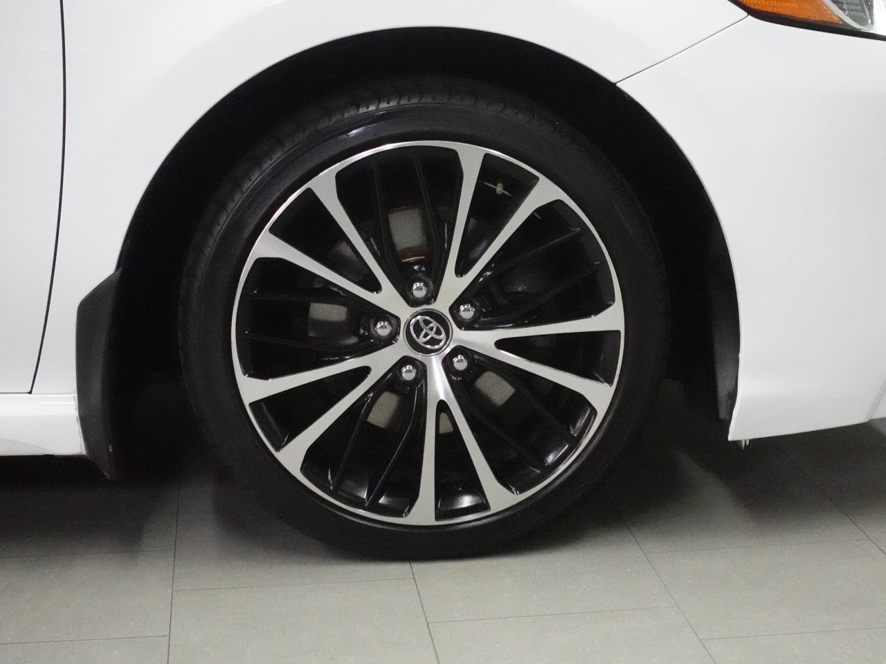 2020 Toyota Camry SE UPGRADE | Leather | Sunroof | LaneDep | CarPlay