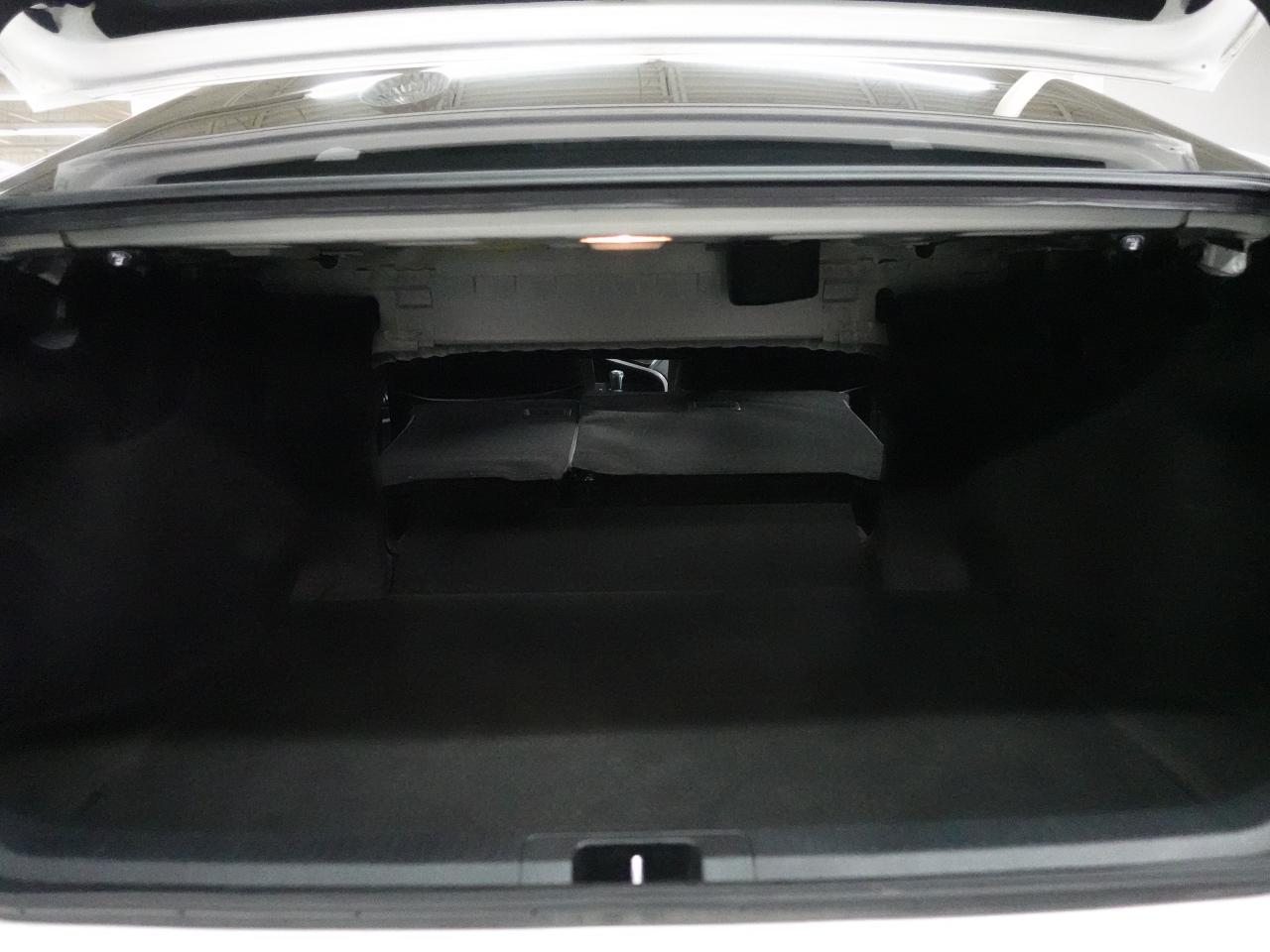 2020 Toyota Camry SE UPGRADE | Leather | Sunroof | LaneDep | CarPlay