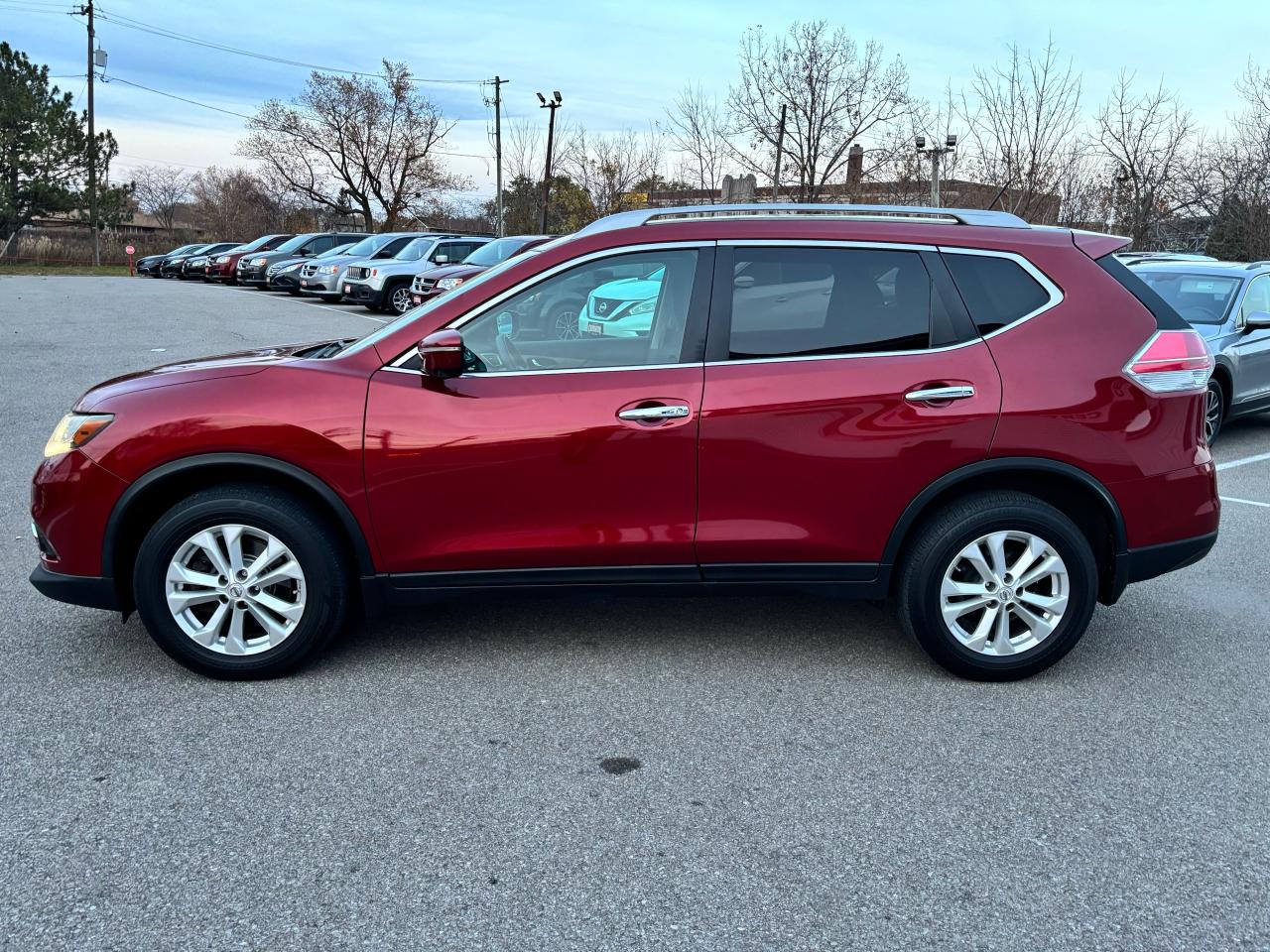 2015 Nissan Rogue SV ** BSM, LDW, NAV ** Photo3