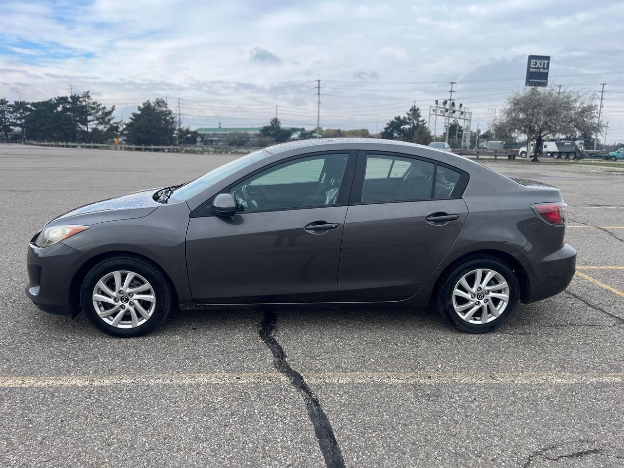 2013 Mazda MAZDA3 4dr Sdn Auto GX Photo