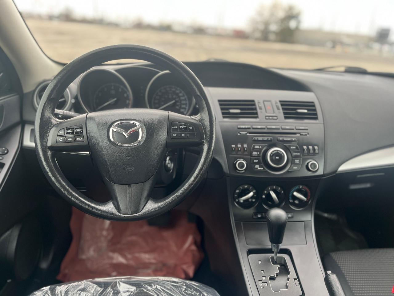 2013 Mazda MAZDA3 4dr Sdn Auto GX Photo