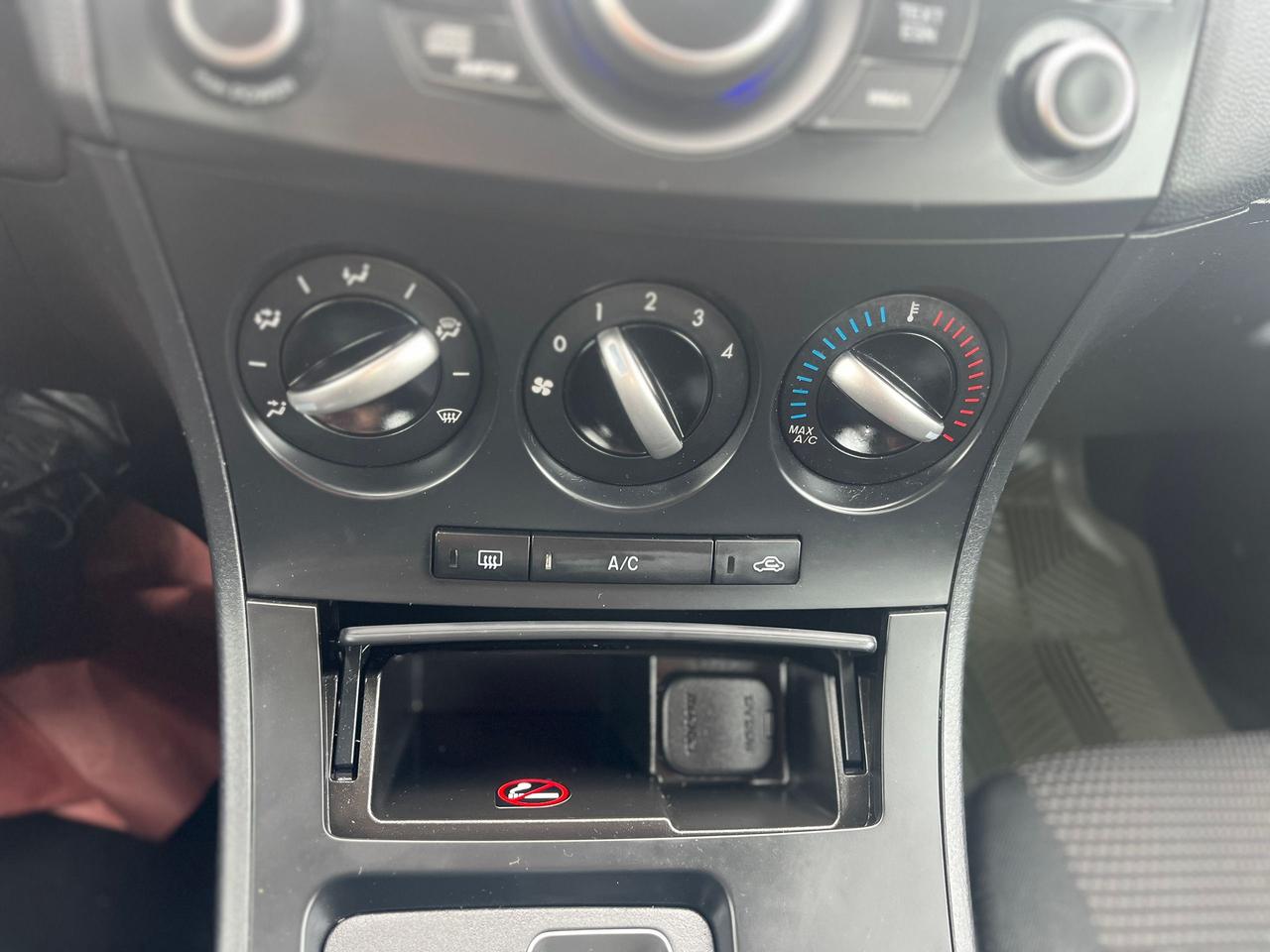 2013 Mazda MAZDA3 4dr Sdn Auto GX Photo