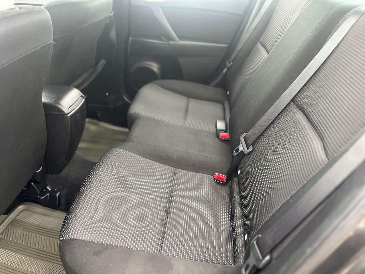 2013 Mazda MAZDA3 4dr Sdn Auto GX Photo