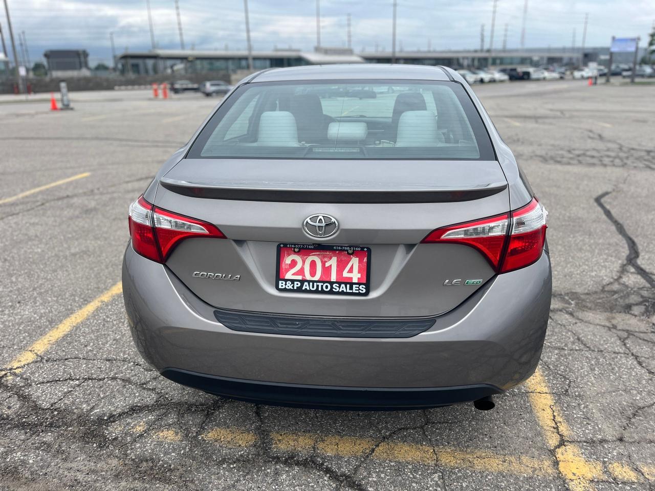 2014 Toyota Corolla 4dr Sdn CVT LE ECO Photo4