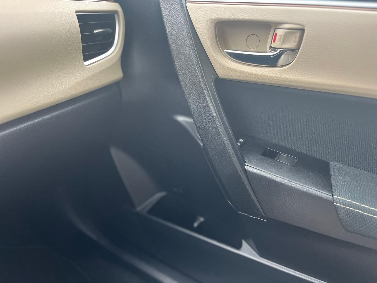 2014 Toyota Corolla 4dr Sdn CVT LE ECO Photo