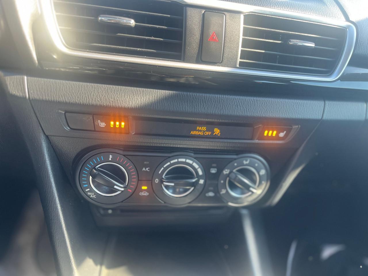 2015 Mazda MAZDA3 4dr Sdn Auto GS Photo