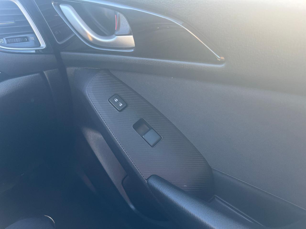 2015 Mazda MAZDA3 4dr Sdn Auto GS Photo