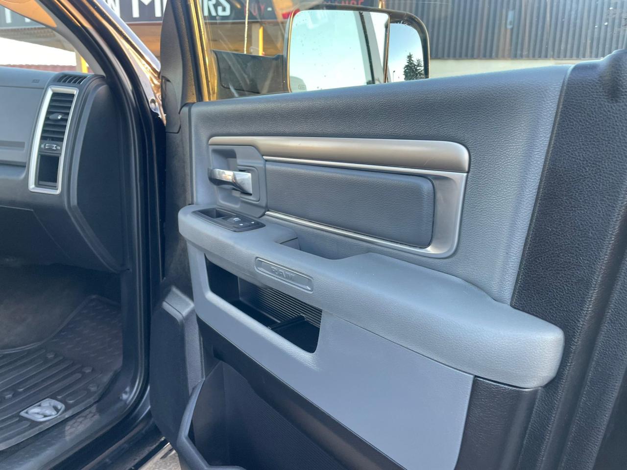 2016 RAM 1500 4WD Crew Cab 149" Outdoorsman 5.7HEMI NO ACCIDENT Photo