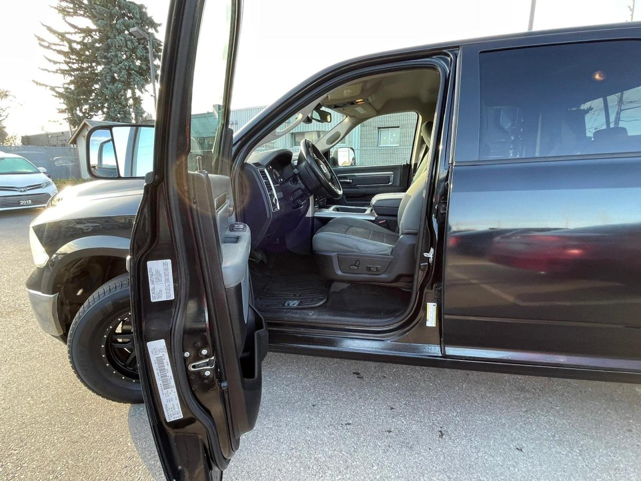 2016 RAM 1500 4WD Crew Cab 149" Outdoorsman 5.7HEMI NO ACCIDENT - Photo #9