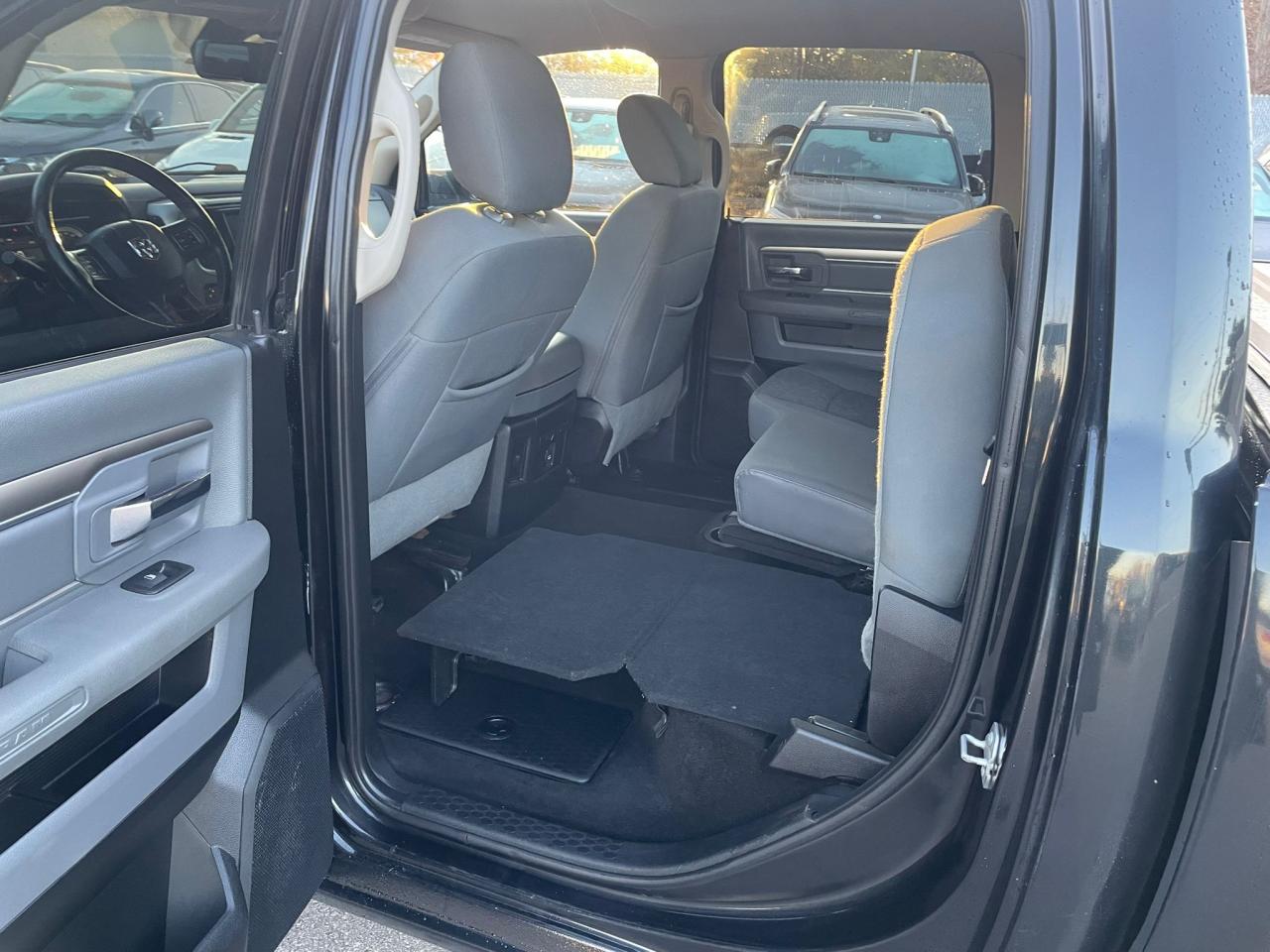 2016 RAM 1500 4WD Crew Cab 149" Outdoorsman 5.7HEMI NO ACCIDENT - Photo #24