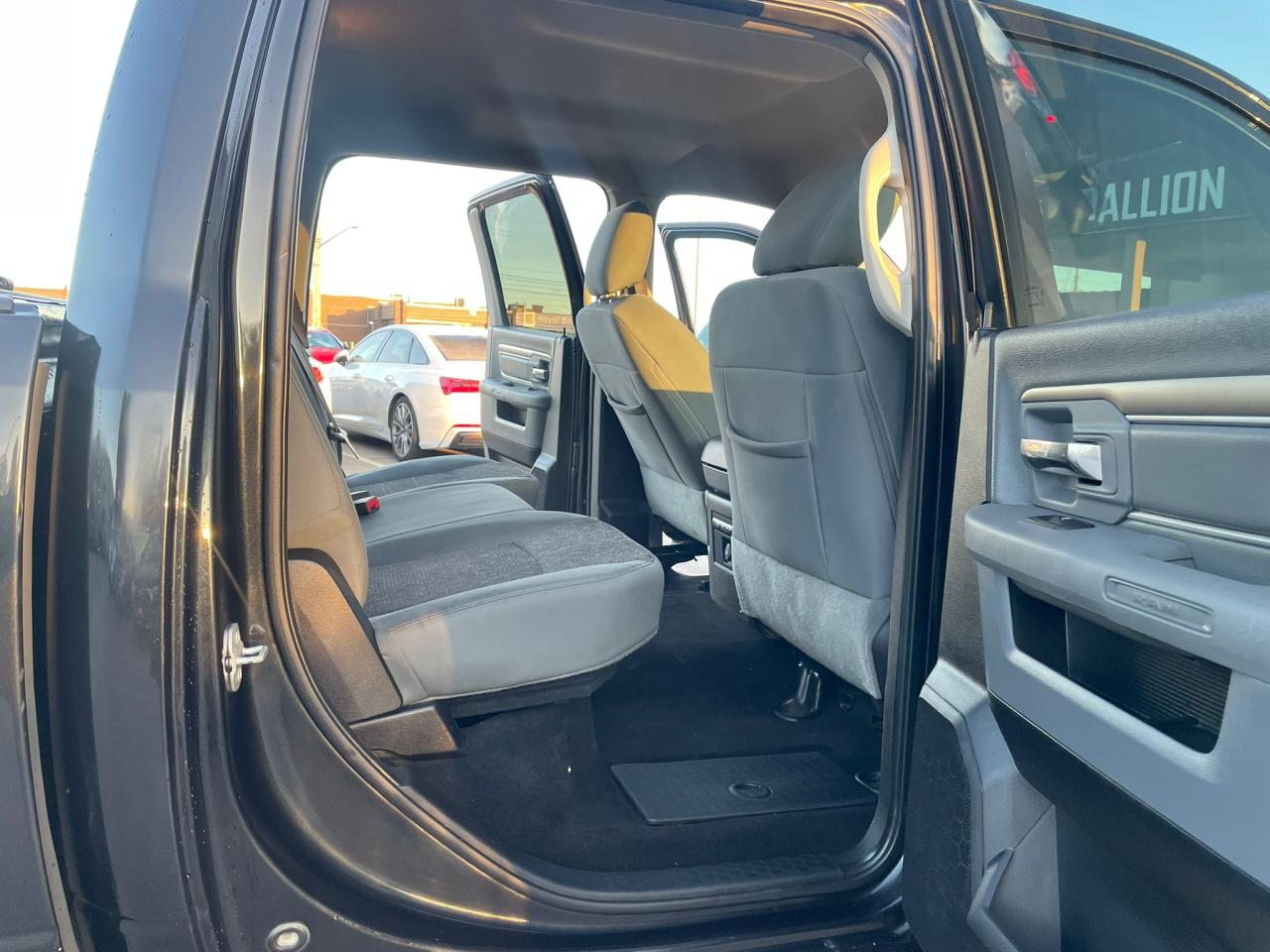 2016 RAM 1500 4WD Crew Cab 149" Outdoorsman 5.7HEMI NO ACCIDENT - Photo #23