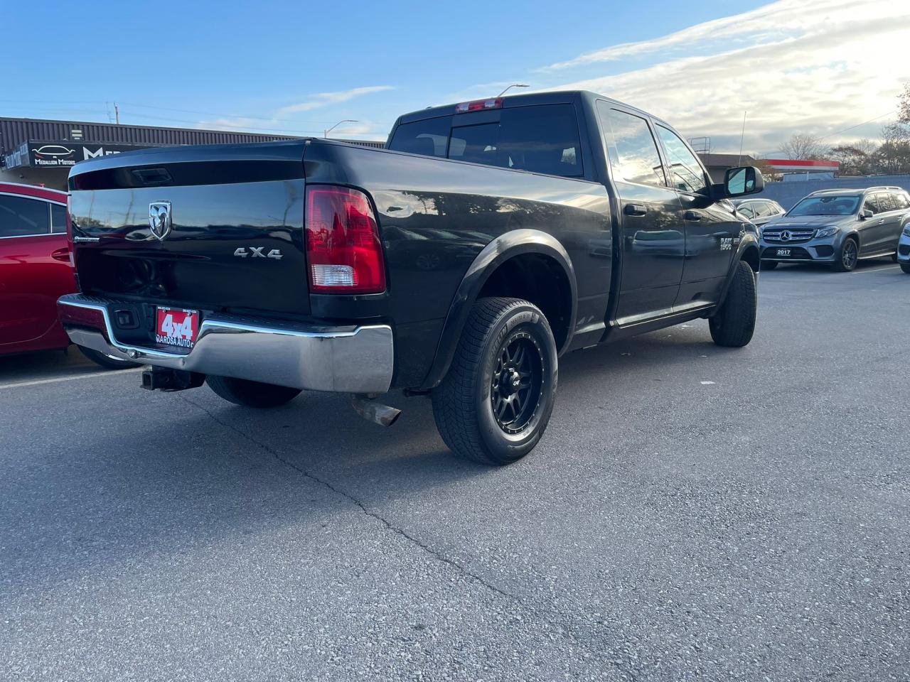 2016 RAM 1500 4WD Crew Cab 149" Outdoorsman 5.7HEMI NO ACCIDENT Photo3