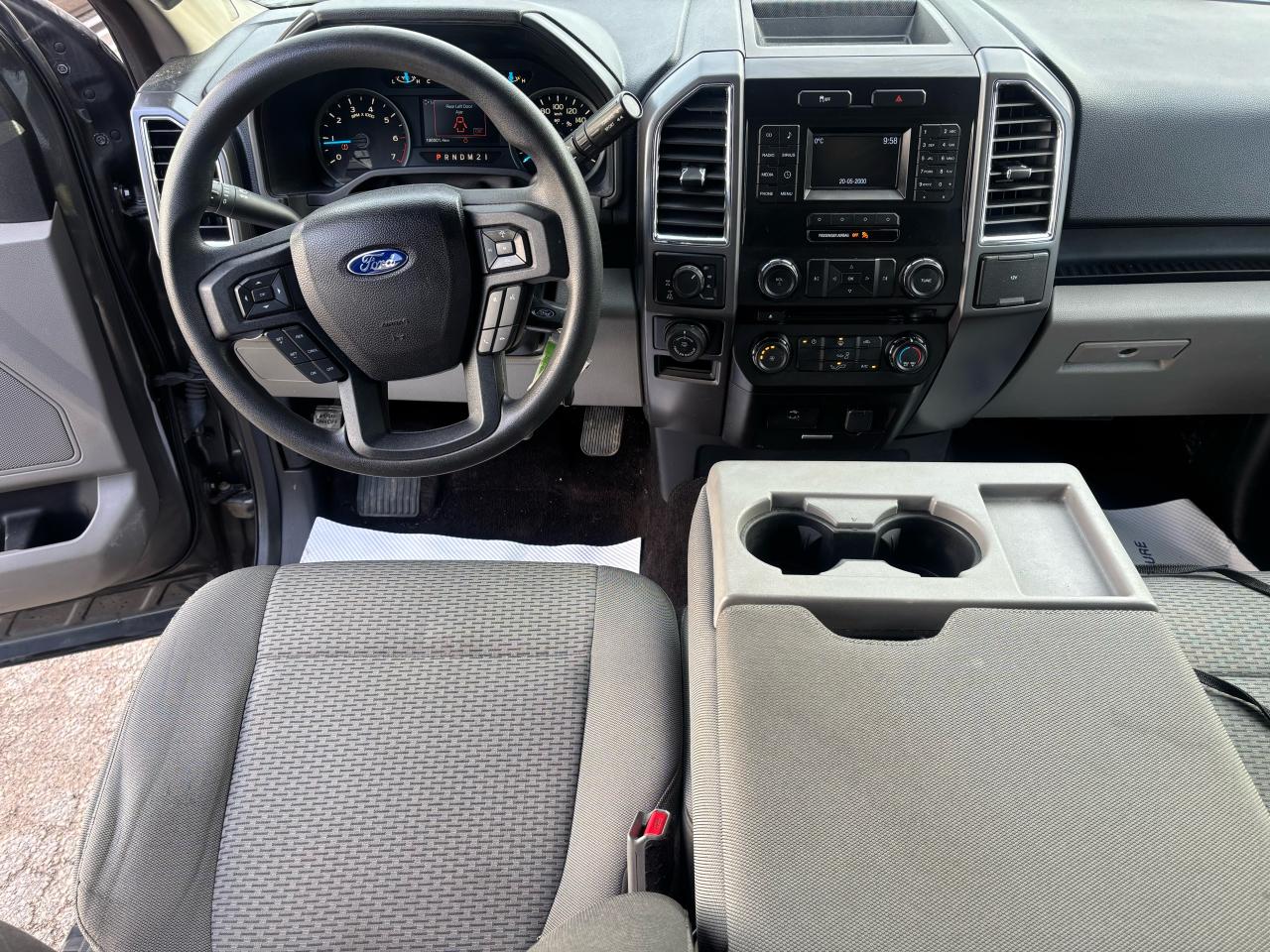 2016 Ford F-150 XLT 4WD CREW CAB V8 - Photo #9