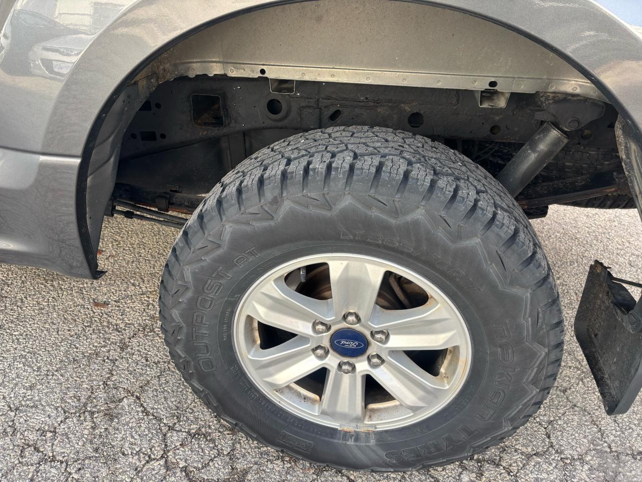 2016 Ford F-150 XLT 4WD CREW CAB V8 - Photo #4