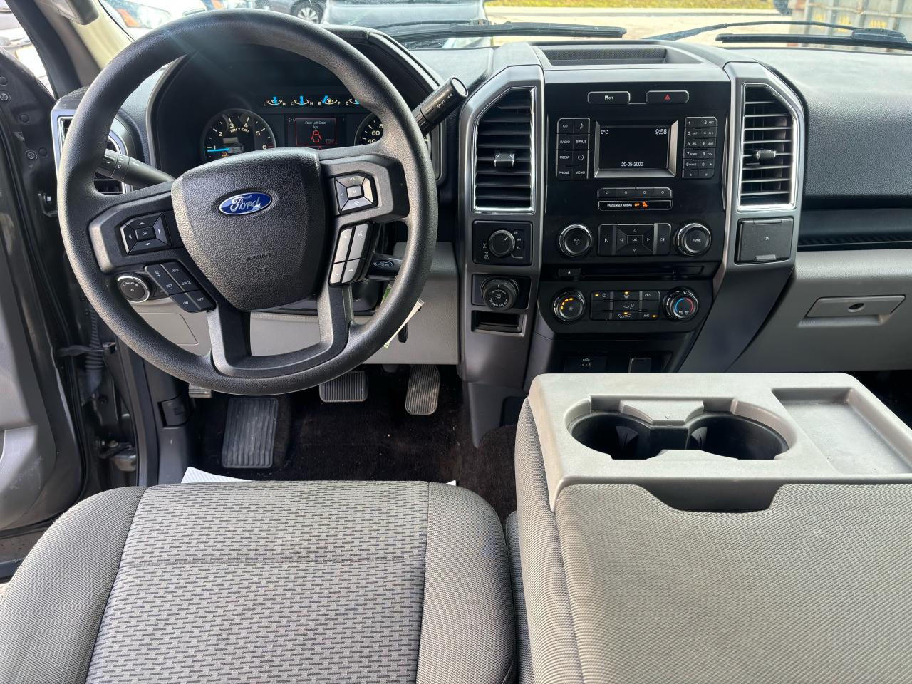 2016 Ford F-150 XLT 4WD CREW CAB V8 - Photo #10